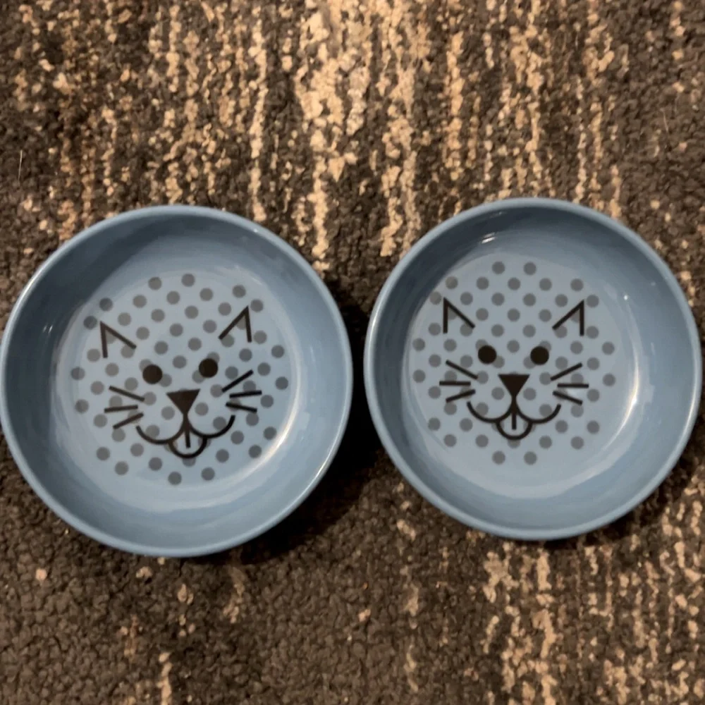 2 non-slip silicone bottom cat/kitten bowls